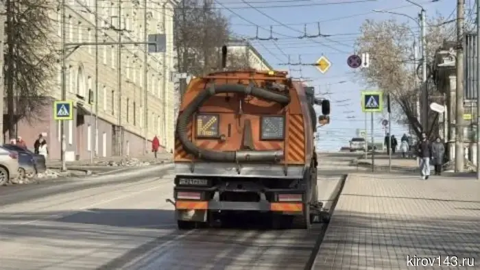 Прошлой ночью с улиц Кирова вывезли 38 куб. м мусора