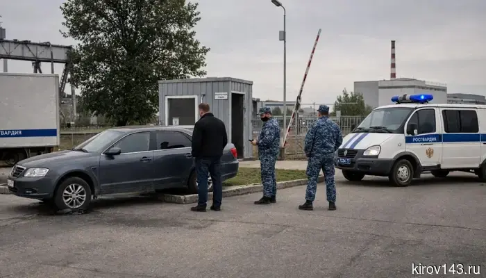 В Кирове мужчина, не имеющий водительских прав и документов на транспортное средство, заехал на охраняемую площадку.