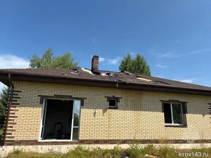В Кировской области за сутки произошло три пожара, вызванные ударом молнии.