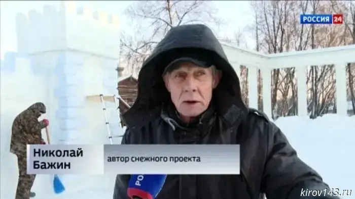 Соборную площадь Слободского украсили снежными фигурами