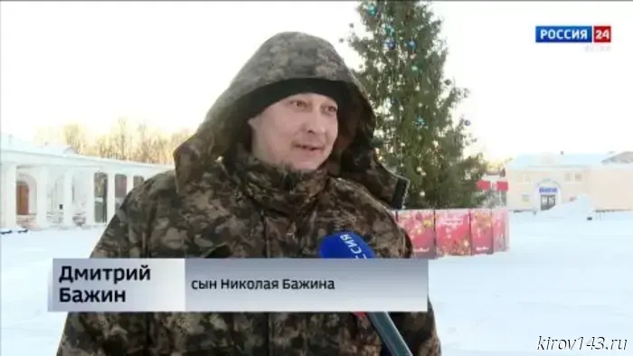 Соборную площадь Слободского украсили снежными фигурами