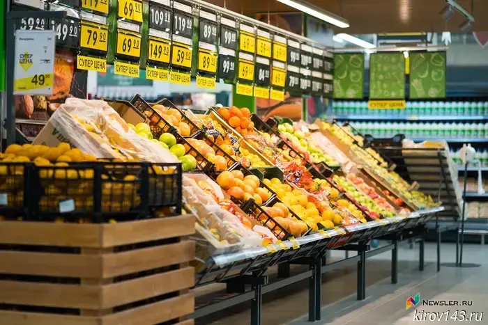 Следственный комитет рассматривает обращения о нехватке продуктового снабжения в двух районах Кировской области.