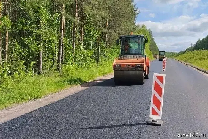 В Верхнекамском округе продолжается ремонт дороги Омутнинск – Песковка – Кирс.