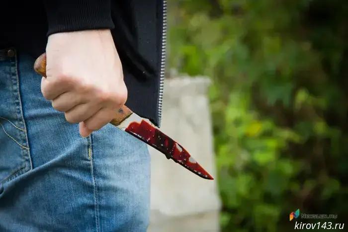 A Kirov resident stabbed a man to death during a meal.