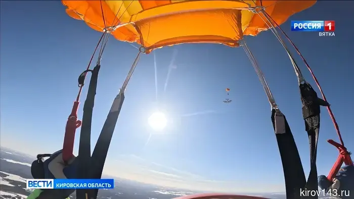 Парашютисты-пожарные проводят воздушные тренировки
