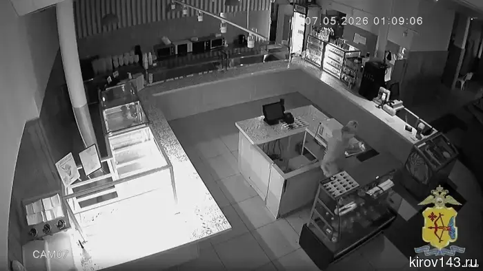 Полиция Кирова разыскивает мужчину, который вынес продукты из столовой на улице Блюхера.
