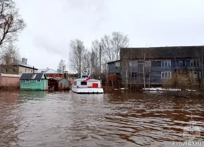 Уровень воды в реке Вятка уменьшился до 4,37 метра.
