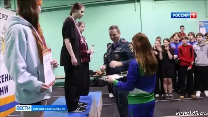 В центре «Прометей» прошли соревнования по пожарно-спасательному спорту среди школьников