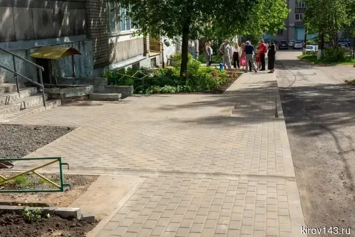 В Кирове стартовал процесс приемки первых благоустроенных дворов в этом сезоне.