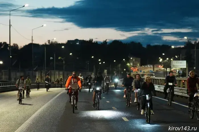 More than 500 residents of Kirov pedaled on Saturday evening.