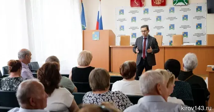 Ветераны Опаринского округа поблагодарили Бориса Веснина за акцию «Добрый урожай»