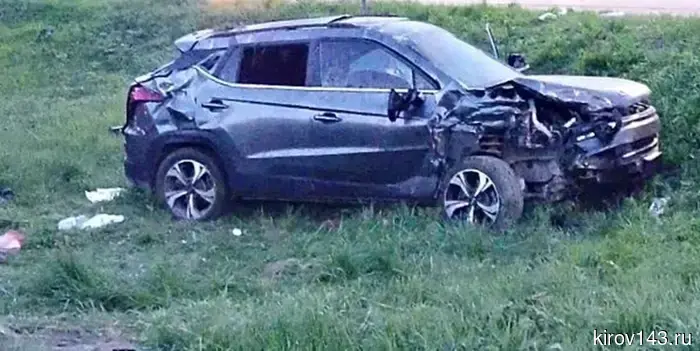 В Кирово-Чепецком районе произошло ДТП, в результате которого пострадали два водителя: один из них выехал с дороги.