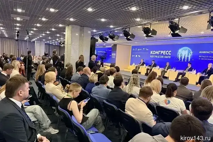 Министр Алиханов высоко оценил детские товары производителей Кировской области