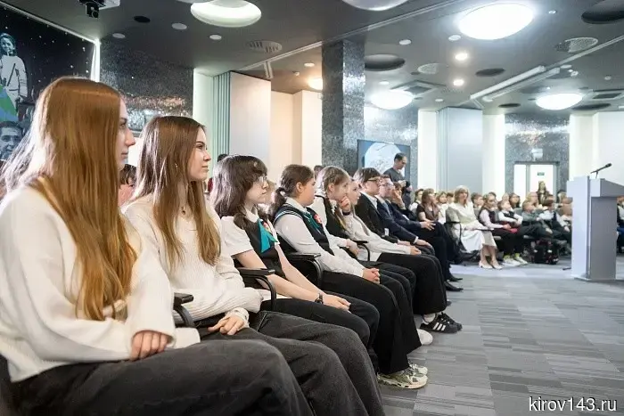 Соколов и Веснин открыли Гагаринский урок.