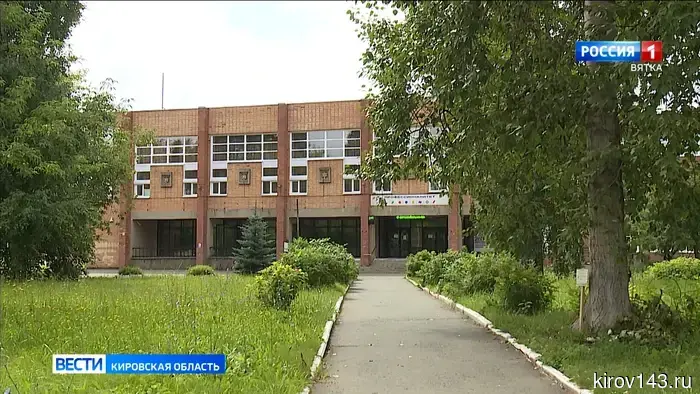 В Кирово-Чепецке продолжается основной ремонт автомобильного и промышленного колледжа.