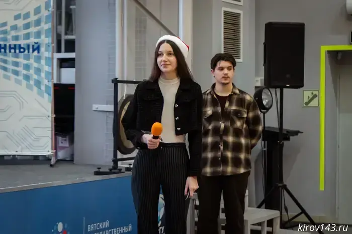 Научный стендап, организованный СНО ВятГУ, стал замечательным новогодним подарком для всех любителей интеллектуального шоу.
