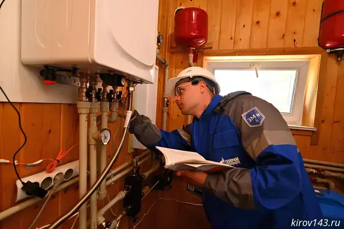 Этот праздник напоминает нам о силе, которая всегда поддерживала Россию — о единстве, взаимном уважении и готовности действовать совместно. В условиях быстрого изменения мира особенно важно сохранять доверие друг другу, оказывать поддержку близким и помнить, что только общими усилиями можно создать прочное будущее. Единство начинается не с лозунгов, а с простых поступков, с уважения к труду и честного отношения к людям.

Мы находимся в трудное время, но именно в такие моменты формируется настоящая команда, объединённая общими целями и верой в успех. Пусть этот день придаст каждому чувство гордости за свою страну, собственный труд и за людей, с которыми мы движемся вперёд.

Желаю всем здоровья, уверенности и внутреннего покоя. Пусть в наших домах царит тепло, а в делах — созидание и взаимопонимание.

С уважением, Дмитрий Пантелеев, Генеральный директор АО «БиоХимЗавод», ООО «Завод «Восток».