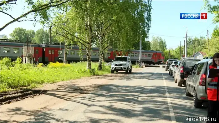 В Кирове в районе нефтебазы прошел профилактический рейд на железнодорожном переезде
