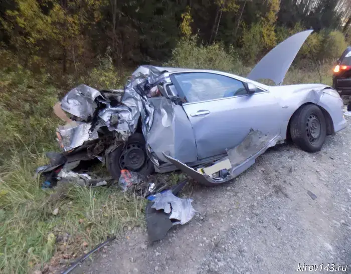 В Орловском районе грузовик врезался в три легковых автомобиля на светофоре.