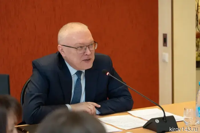 На базе ВятГУ Александр Соколов провел встречу с обновленным составом молодежного совета.