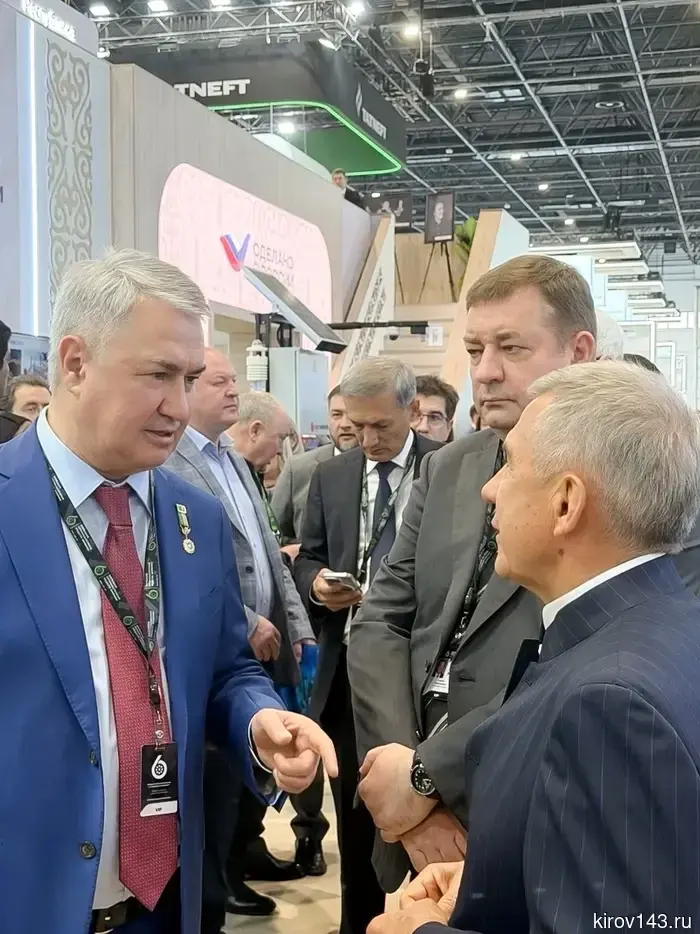 Рахим Азимов принимает участие в работе выставки «Иннопром. Центральная Азия»