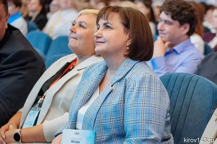 Депутат Борис Веснин и вице-премьер Светлана Шумайлова дали старт конкурсу «Учитель года Кировской области»