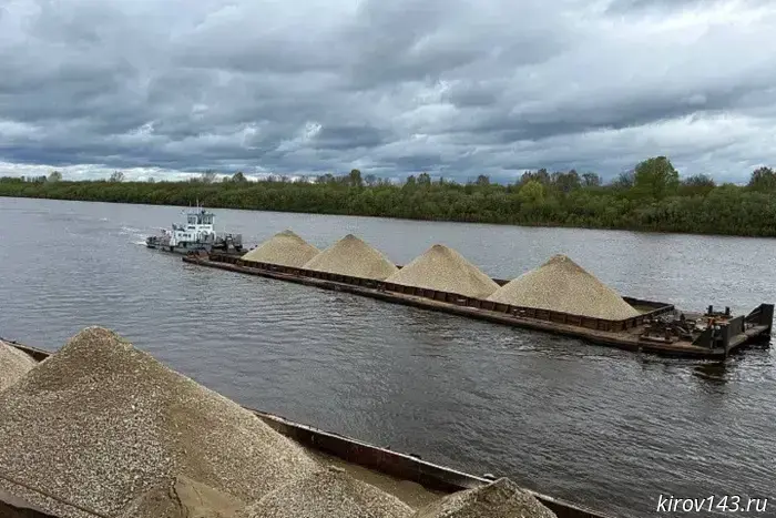 Barges from Sovetsk moored in Kirov