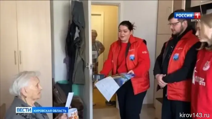 Волонтёры Городского добровольческого центра посетили жителей Кирова, которые испытали заключение в концлагерях.