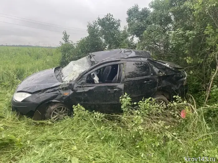 In the Urzhum district, a woman without a driver's license drove a car off the road and overturned.