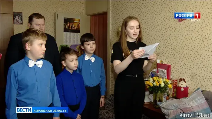 Концерты с доставкой на дом дарят кировским ветеранам Великой Отечественной войны и труженикам тыла в канун 9 мая