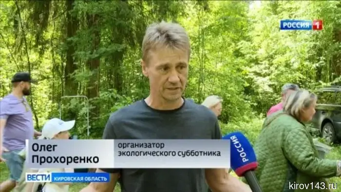 В Коминтерне состоялся субботник: активисты очищали оберег Заборского пруда.