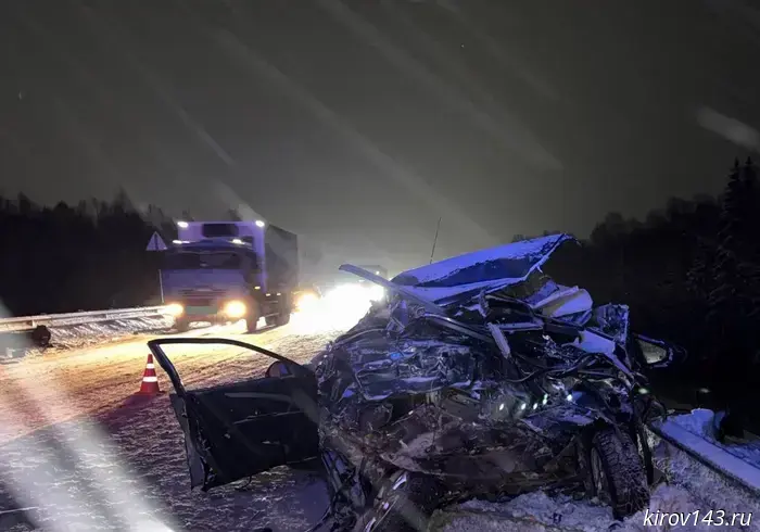 В Кировской области случилось fatalное дорожное происшествие: два человека погибли.