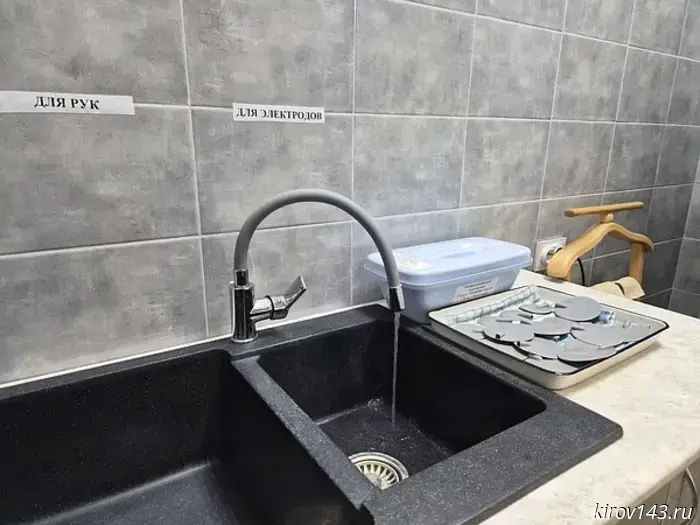 В Центре медицинской реабилитации отремонтировали фасад и физиоотделение поликлиники