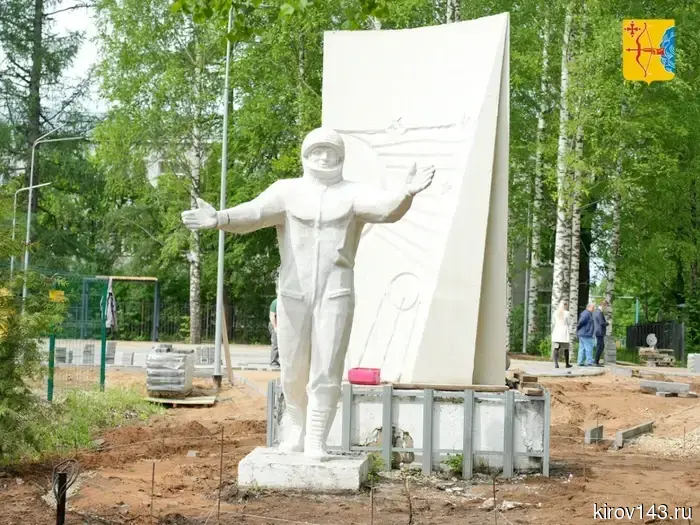 The improvement of the square in Belaya Kholunitsa has been divided into two parts.