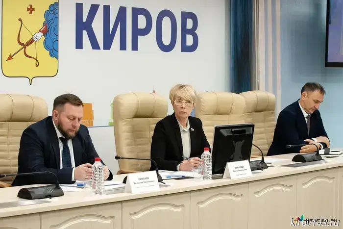 Недостаток кадров и их старение: депутаты рассмотрели вопросы, касающиеся школ Кирова.