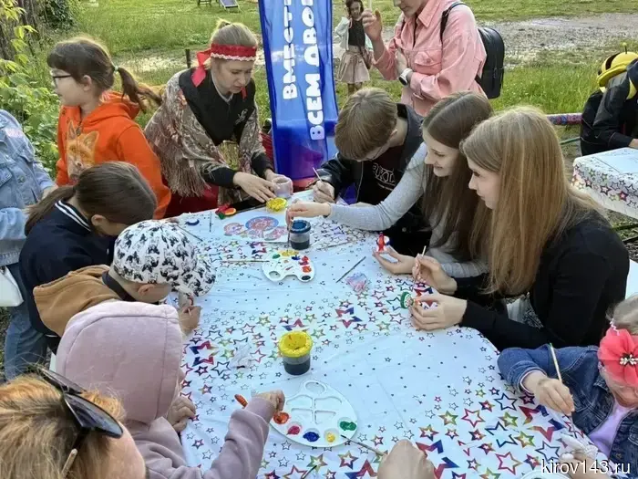 В Кирове организовали дворовой праздник, посвященный Дню народных промыслов