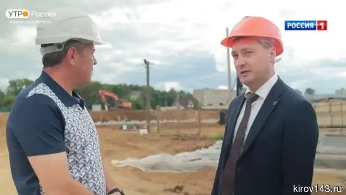 В Котельниче устанавливают сваи для возведения новой школы.