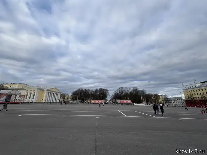 В Кирове на шесть дней будет ограничено движение и парковка в районе Театральной площади.