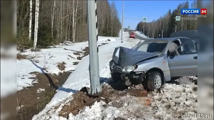 В Юрьянском районе водитель совершил наезд на опору ЛЭП