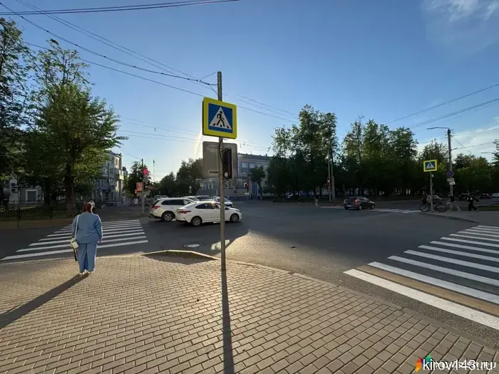 "That's how it has always been": why you can't cross the road directly on October Avenue