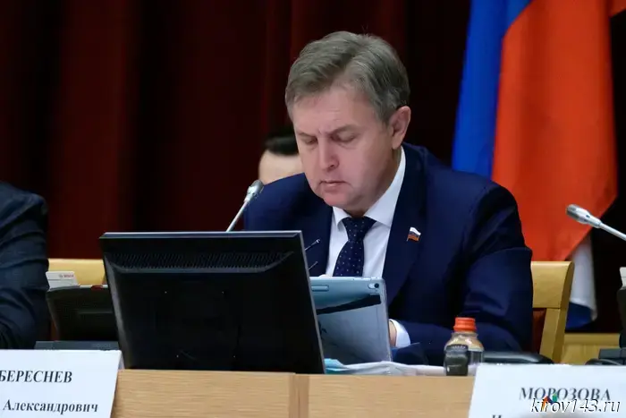 Мамаев, Береснев и Сандалов поссорились из-за сплетен о дорогом иностранном автомобиле.