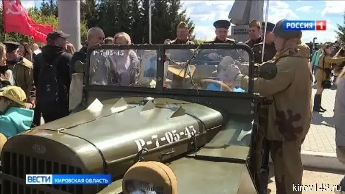 В Кирове 9 Мая состоялись «Бал Победы» и выставка ретро-автомобилей