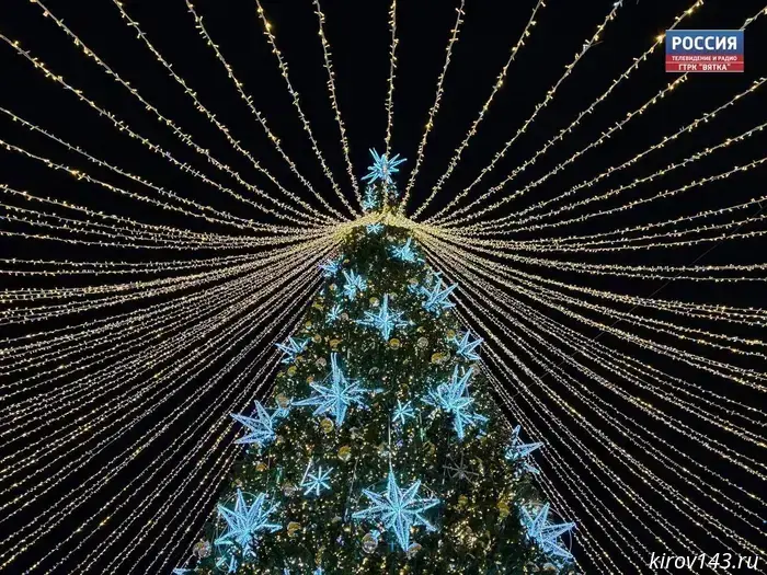 Кировчан ожидает новогоднее караоке на Театральной площади.