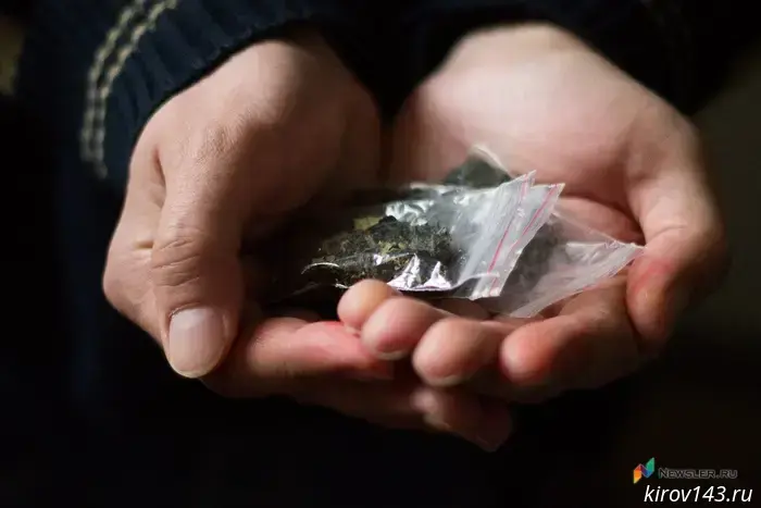 A drug addict was caught at the train station in Kirov during the New Year holidays.