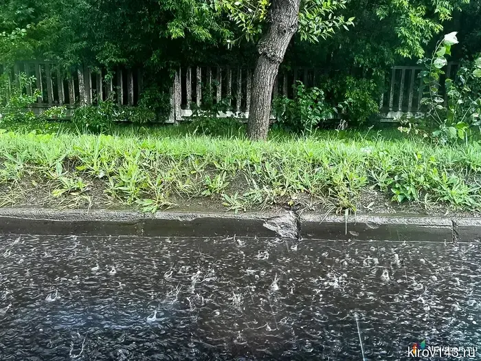 In Kirov, rain and thunderstorms will linger until the end of the weekend.