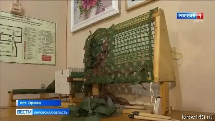 В волонтерской мастерской Оричевского музея появились самодельные станки для изготовления маскировочных сетей.
