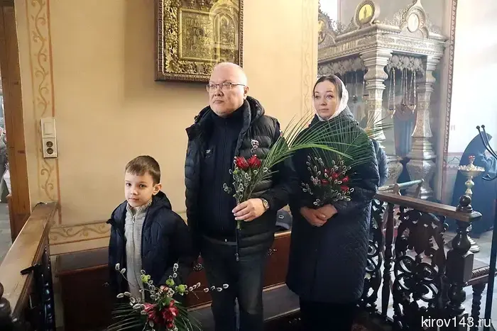 Соколов посетил службу.