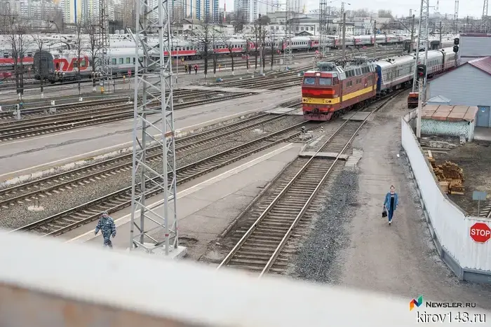 A large-scale repair of railway tracks has begun in the Kirov region.