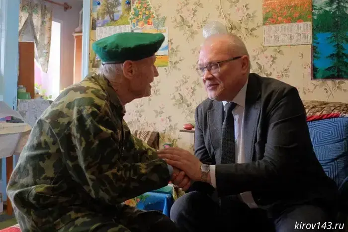 Sokolov presented medal to 94-year-old veteran