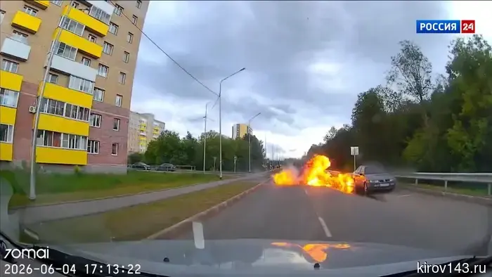 В Кирове задержали мужчину, бросившего зажигательный пакет перед машиной